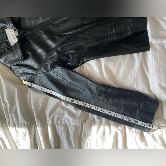 Vintage Wilson’s Black Leather Jacket | M - Picture 16 of 16